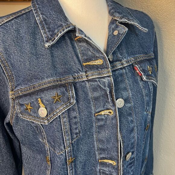 Levi's Jacket Women's Medium Type 3
Trucker Blue Denim Jean large with gold star - Picture 16 of 16